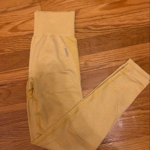 GYMSHARK yellow leggings